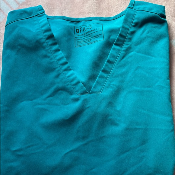 Tops - Figs scrub top